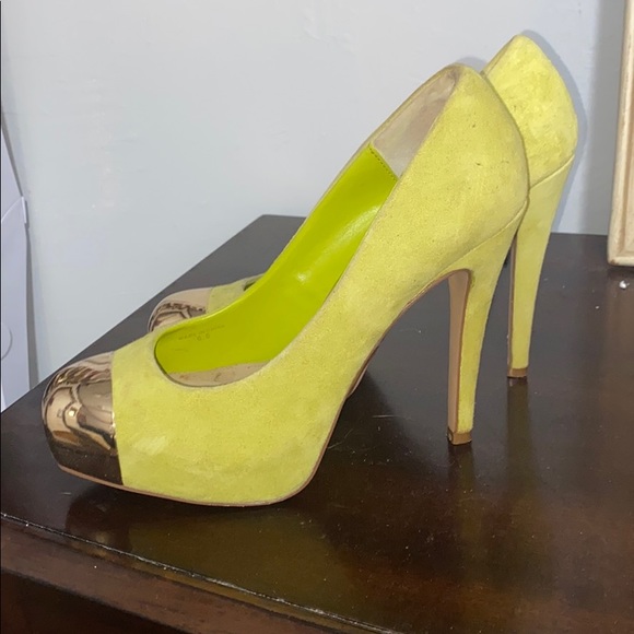 Heels - Picture 2 of 3